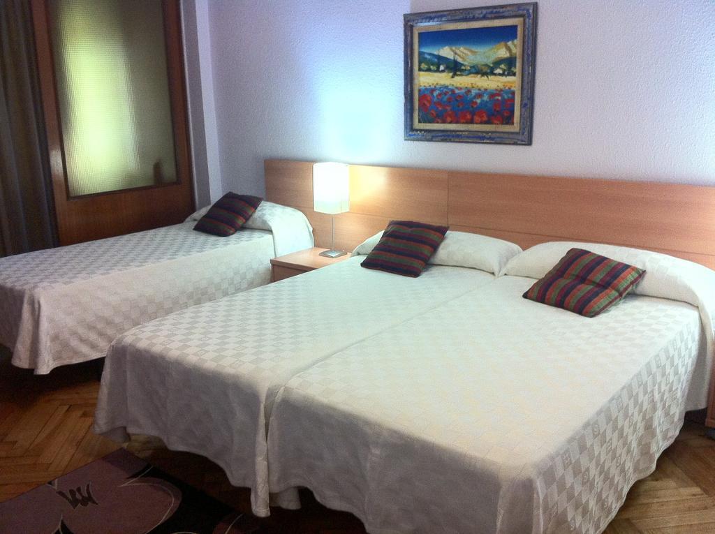 Hostal Del Carmen Hotel Santander Room photo