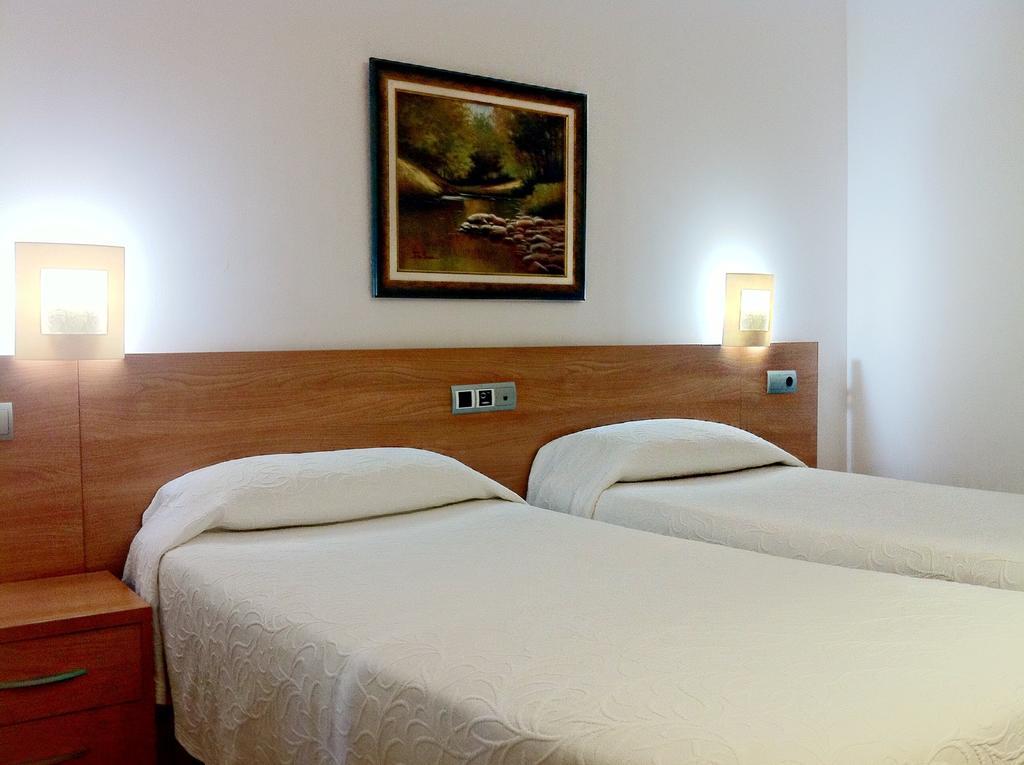 Hostal Del Carmen Hotel Santander Room photo