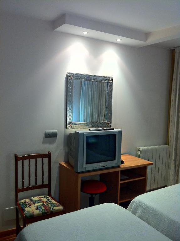 Hostal Del Carmen Hotel Santander Room photo