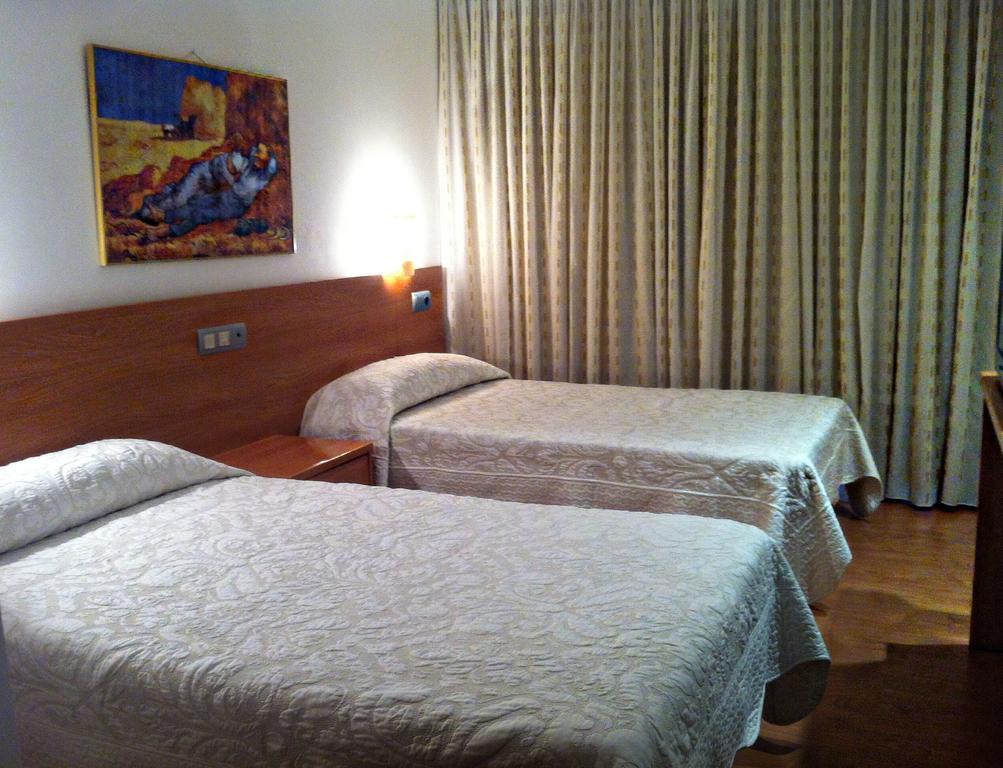 Hostal Del Carmen Hotel Santander Room photo