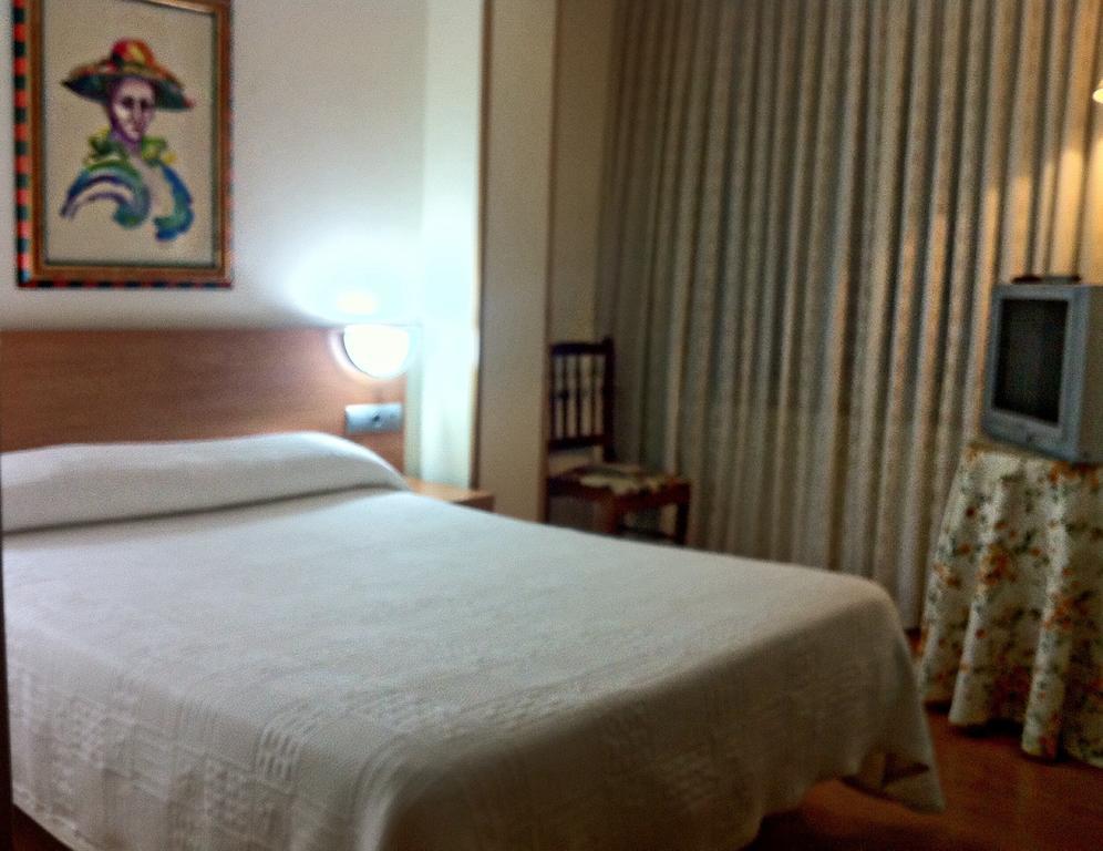 Hostal Del Carmen Hotel Santander Room photo